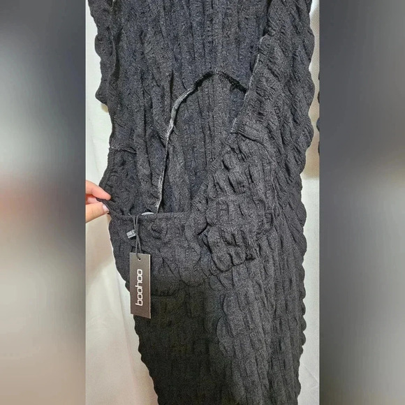 Plus Size Bubble Texture Midi Dress with Halter Neck - Picture 3 of 7